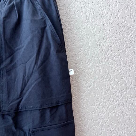 New Fabletics The Heights Cargo Pant XL Black Pockets Nylon NWT Athletic Workout - Picture 5 of 8